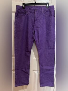 NWT Levi’s Women’s Straight Leg Jeans in beautiful purple. Size 31x30
